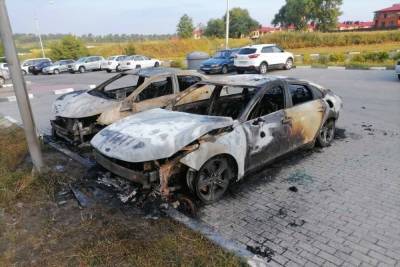 Под Белгородом из-за поджога на парковке сгорели два автомобиля - mk.ru - Белгород - район Белгородский