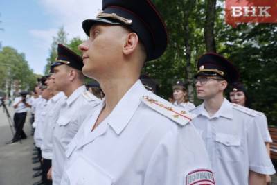 Владимир Уйба - Полиция Коми отметила вековой юбилей наградами и с новыми машинами - bnkomi.ru - респ. Коми - Сыктывкар