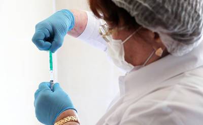 Ещё в одном российском регионе объявили обязательную вакцинацию от коронавируса - svpressa.ru - Россия - Самарская обл.