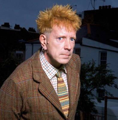 Даниэл Бойл - Фронтмен легендарной панк-группы Sex Pistols Джон Лайдон блокирует съемки сериала о ней - lenta.ua - Украина