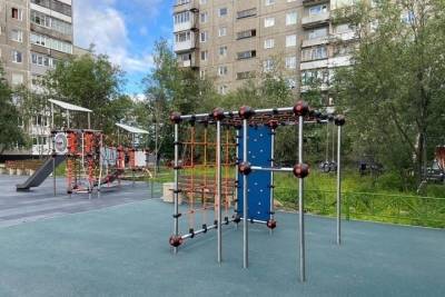 В Мурманске на одну оборудованную детскую площадку стало больше - murmansk.mk.ru - Мурманск
