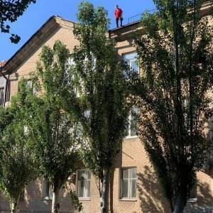 В Бердянске 17-летняя девушка хотела спрыгнуть с крыши - reporter-ua.com - Бердянск