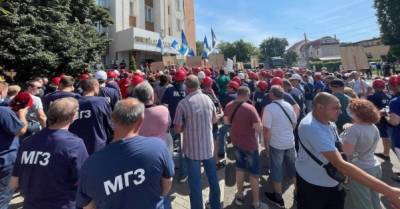 Тысяча рабочих протестует под судом против остановки Николаевского глинозёмного завода - delo.ua - Украина - Николаев - Николаевская обл.