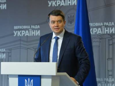 Владимир Зеленский - Дмитрий Разумков - Давид Арахамия - Арсен Аваков - Александр Ткаченко - Ирина Верещук - Денис Монастырский - Денис Малюська - Андрей Таран - Разумков заявил, что имеет вопросы "как минимум к троим" министрам, но не назвал, кого бы отправил в отставку - gordonua.com - Украина