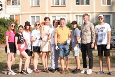 Помощь придёт! Молодая Гвардия в Костроме приводит в порядок детские площадки - kostroma.mk.ru - Россия - Кострома