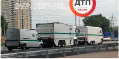 В Киеве курьезно сломался инкассаторский автомобиль(фото) - lenta.ua - Украина - Киев