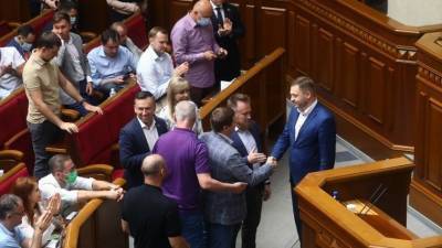 Владимир Зеленский - Юлия Тимошенко - Юлий Тимошенко - Денис Монастырский - Новый глава МВД Украины утвержден с боем - 5-tv.ru - Украина