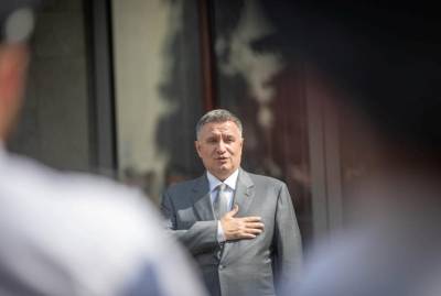 Арсен Аваков - Политологи о будущем Авакова: с Зеленским ссориться не будет, но свой шанс не упустит - kp.ua - Украина