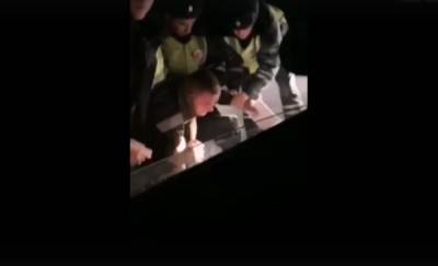 «Два сотрудника продолжали избивать моего мужа»: под Тюменью сотрудники ДПС применили физическую силу к трезвому водителю и пассажиру - news.megatyumen.ru - Тюмень
