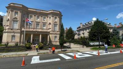 Хуан Гуайд - Диас-Канель Мигель - Напротив посольства Кубы в США появился лозунг с орфографической ошибкой - russian.rt.com - США - Вашингтон - Колумбия - Куба - Twitter