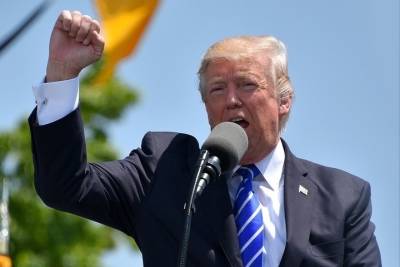 Дональд Трамп - Трамп заявил, что у него нет аккаунтов в соцсетях - mk.ru - США