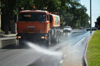 В Костроме асфальт поливают водой для его сохранности - kostroma.mk.ru - Кострома