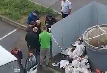 Части расчлененного тела россиянки обнаружили на лестничной клетке и в мусорке - lenta.ru - Томск - Томская обл.