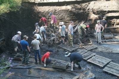 Археологи обнаружили древнюю находку на раскопках в Старой Руссе - mk.ru