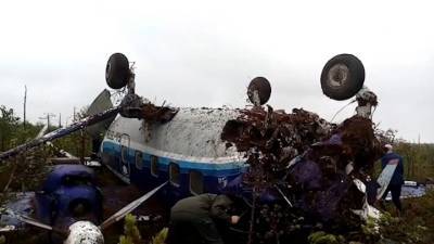 Преодолел 180 метров: место жесткой посадки Ан-28 сняли на видео - vesti.ru - Томская обл.