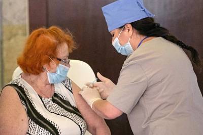 Николай Крючков - Иммунолог оценил возможность вакцинации с высоким уровнем антител до прививки - lenta.ru