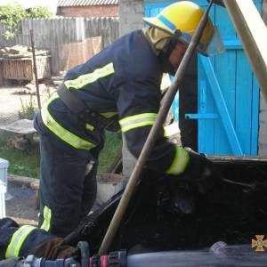 В запорожском поселке потушили вспыхнувший «ГАЗ». Фото - reporter-ua.com - Запорожская обл. - Запорожье