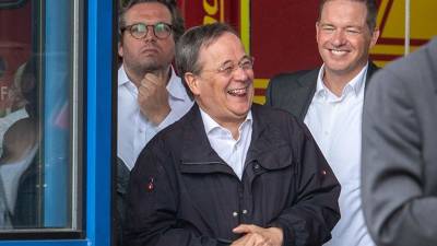 Армин Лашет - Лидера ХДС заметили смеющимся во время речи Штайнмайера о жертвах наводнения - iz.ru - Израиль - Германия