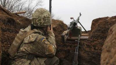 Оккупанты обстреляли ВСУ на Донбассе из пулеметов и гранатометов: есть раненые - novostiua.news - Украина