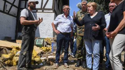 Ангела Меркель - Олаф Шольц - Меркель посетила пострадавшие от наводнения районы Германии - vesti.ru - Германия - земля Рейнланд-Пфальц
