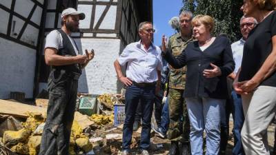 Ангела Меркель - Меркель посетила наиболее пострадавшие от наводнения районы Германии - iz.ru - Израиль - Германия - земля Рейнланд-Пфальц
