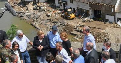 Ангела Меркель - Меркель прибыла в пострадавший от наводнения район Германии - ren.tv - Германия - земля Рейнланд-Пфальц