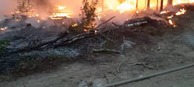 МЧС Карелии подтвердило возгорание построек в поселке из-за лесного пожара - stolicaonego.ru - район Суоярвский - республика Карелия