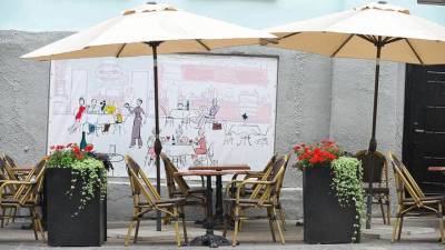 Московским ресторанам рекомендовали закрыть веранды из-за сильного ветра 19-20 июля - vm.ru - Москва