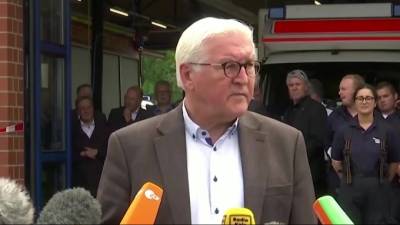 Карл Лаутербах - Армин Лашет - Франк-Вальтер Штайнмайер - Кандидата в канцлеры ФРГ заметили смеющимся во время речи о жертвах наводнения - piter.tv - Германия