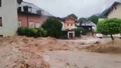 В Европе разрушительные наводнения превращают в зону стихийного бедствия все новые города - 1tv.ru - Германия - Чехия