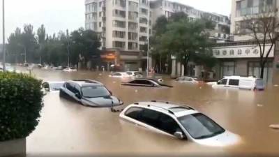 Сильные дожди в Китае: затоплены улицы, метро, отменены сотни авиарейсов - ukrpost.biz - Китай - Пекин