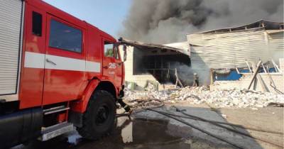В Киеве полсотни спасателей тушат масштабный пожар на складе (ФОТО) - dsnews.ua - Украина - Киев - Харьков