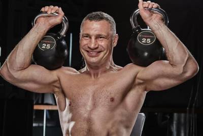 Виталий Кличко - Виталий Кличко в честь своего 50-летия покорил гору, прыгнул с парашютом и подтянулся за каждый прожитый год - kp.ua - Украина - Киев