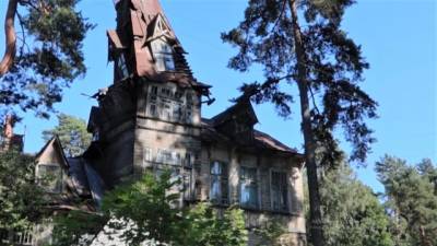 Ольга Павлова - Стало известно, как семья из Сестрорецка живет в полуразрушенном памятнике архитектуры - delovoe.tv