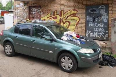 В Смоленске иномарка автохама оказалась под грудой мусора - mk-smolensk.ru - Смоленск