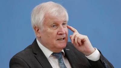 В Германии потребовали отставки министра внутренних дел - eadaily.com - Англия - Германия