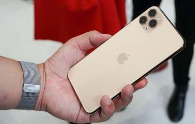Человечество переходит на старые смартфоны. У него кончаются деньги - cnews.ru