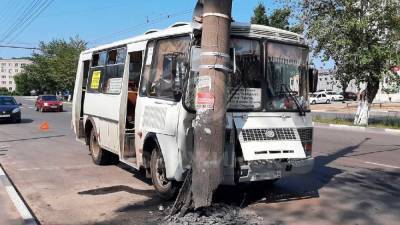 Пассажирский автобус врезался в столб в Дзержинске - vgoroden.ru - Дзержинск - Нижегородская обл.