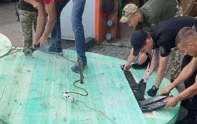 На Волыни пограничники нашли 125 тысяч пачек сигарет в кабельных катушках - korrespondent.net - Украина - Польша - Волынская обл.