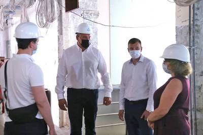 Петр Толстой - Петр Толстой проверил качество ремонта филиала детской городской поликлиники в Люблине - tvc.ru