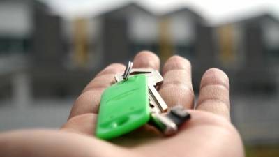 Спрос жителей РФ на льготную ипотеку упал вдвое после изменения госпрограммы - delovoe.tv - Россия
