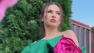 Эвелина Бледанс - «Взял грудь и что-то твердое уперлось в бок»: Бледанс о домогательствах в отеле - 5-tv.ru