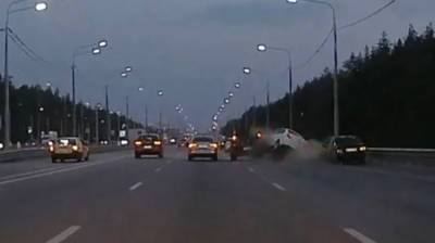 Воронежец на Datsun устроил массовое ДТП на Московском проспекте: появилось видео - vestivrn.ru