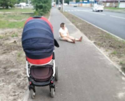 Ребенок в коляске чуть не попал под машину по вине пьяной матери в Нижнем Новгороде - vgoroden.ru - Нижний Новгород