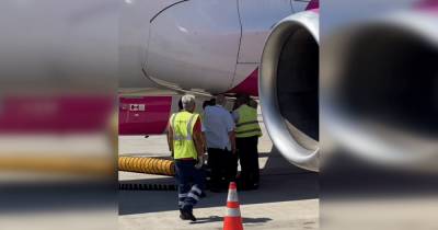 Пассажиры ждали сутки: рейс Wizz Air из Афин в Киев задержали без объяснения причин (видео) - focus.ua - Украина - Киев - Афины - Греция
