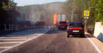 КамАЗ летел по встречке: Лайф публикует видео последних минут перед массовым ДТП в Крыму - reendex.ru - Крым - Севастополь - Камаз
