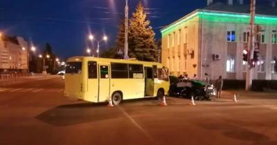 Ребенок и четверо взрослых пострадали в ДТП с маршруткой в Ставрополе - ren.tv