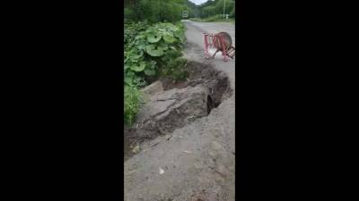 Дачники жалуются на обвал на старой дороге на Холмск - sakhalin.info - Южно-Сахалинск - Холмск