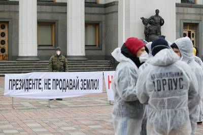 Виктор Суслов - На Украине предупредили о риске голода из-за открытия рынка земли - lenta.ru - Украина - Киев