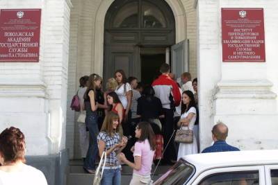 Саратовских студентов, не привитых от коронавируса, могут перевести на дистанционное обучение - saratov.mk.ru - Россия - Екатеринбург - Уральск